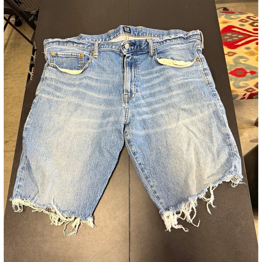 GAP Men's Blue Light Wash Cut Off Denim Shorts Slim Fit Distressed 5-Pocket